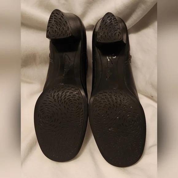 CLARKS Black and Pink Leather Zip up booties Sz 8 - Picture 5 of 10